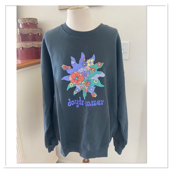 Daydreamer Women’s Boyfriend Sweatshirt NWT - Picture 2 of 4